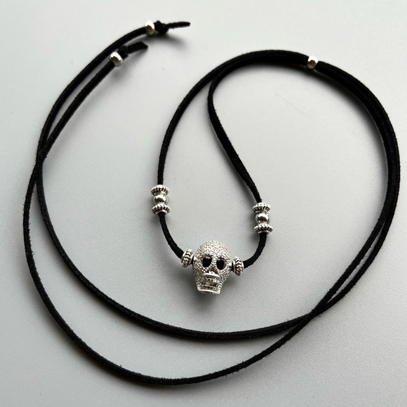 Shinny cz diamonds skull charm choker necklace on adjustable black suede cord - Picture 5 of 16
